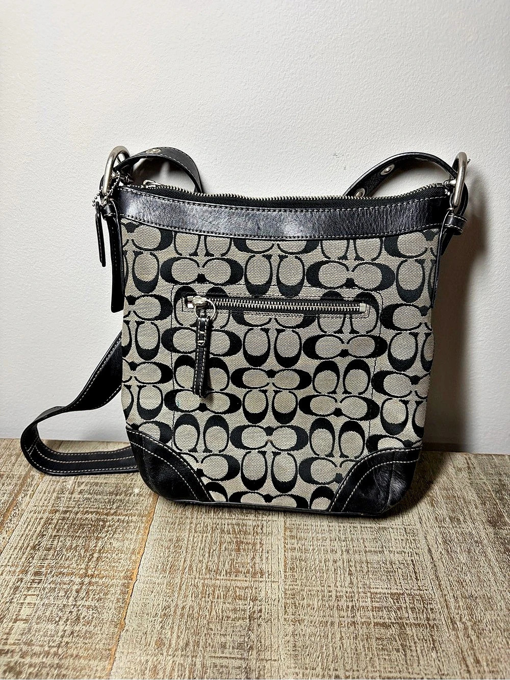 Coach Signature Jacquard Black & Gray Crossbody Bag – Front Zipper Pocket